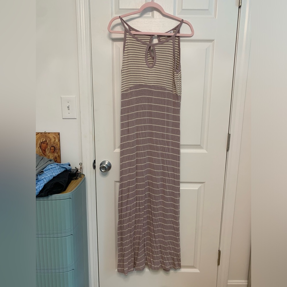 Exist striped key hole maxi dress. Size medium